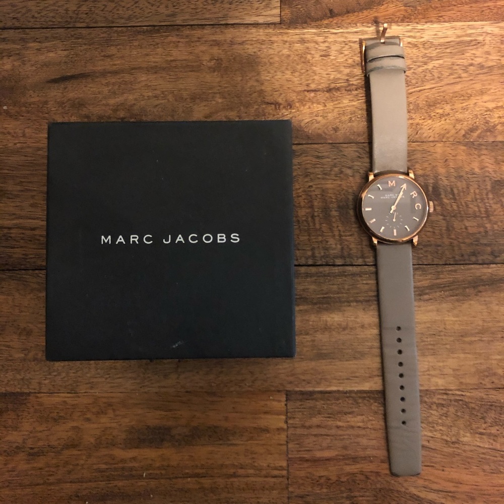 Like new Marc Jacobs rose gold and grey watch!